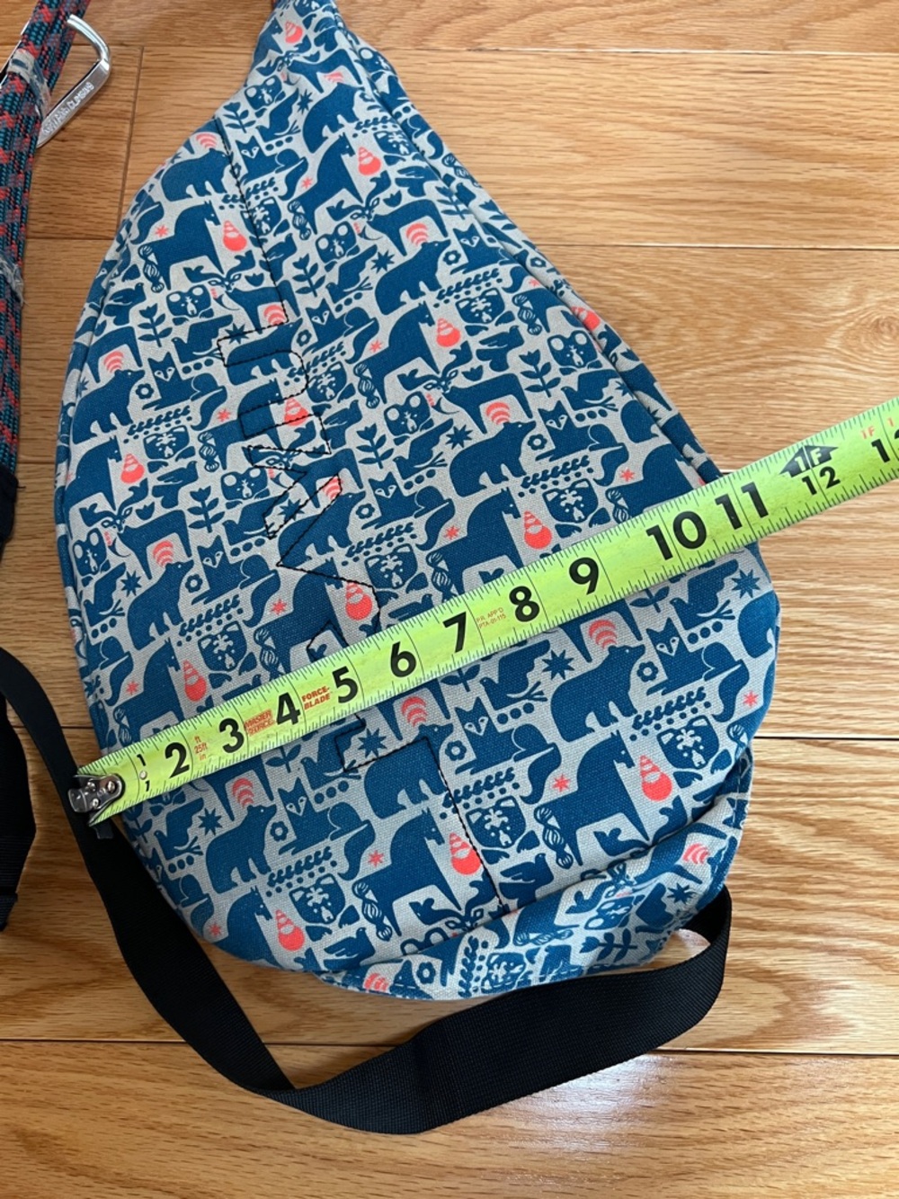 Kavu fable retired Teal, Cream animal bear horse fox  Patterned Sling Belt Bag - Picture 9 of 9
